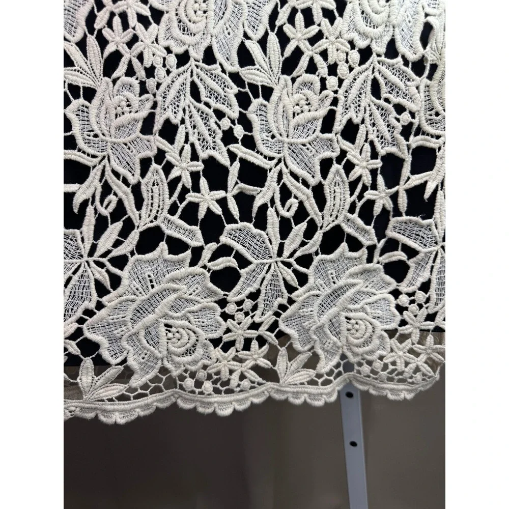 Alice + Olivia White Guipure Lace Sheath Dress Black Lining‎ size Small - Picture 6 of 9